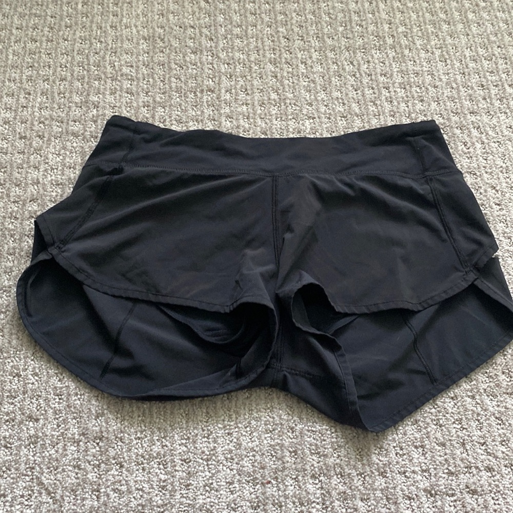 Lululemon size 6 black lined shorts
